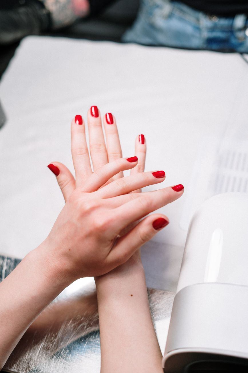 Gelová manikúra s nail artem