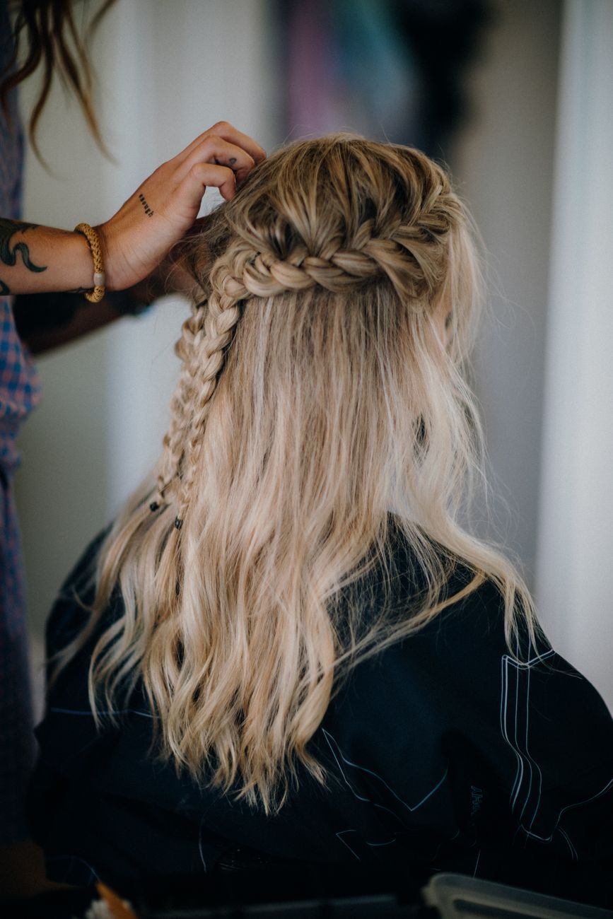Styling blond vlasů
